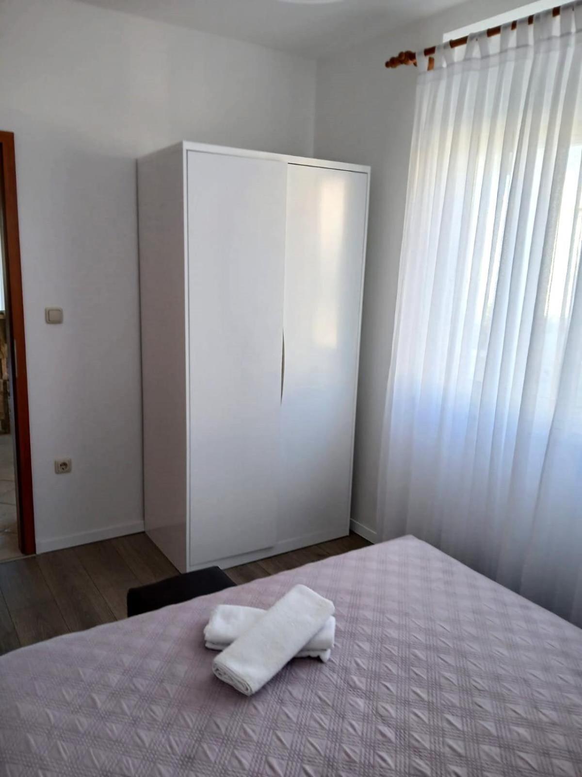 Apartments Marina โตรกีร์ ภายนอก รูปภาพ