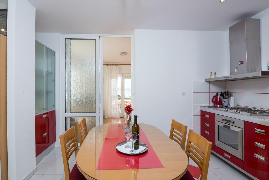 Apartments Marina โตรกีร์ ภายนอก รูปภาพ